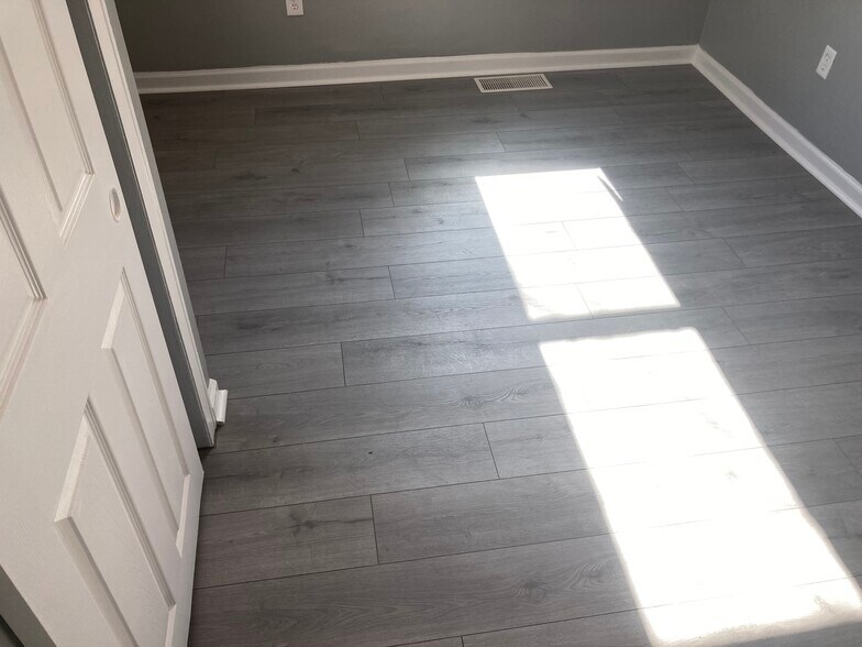 Building Photo - 8 N Indiana Ave