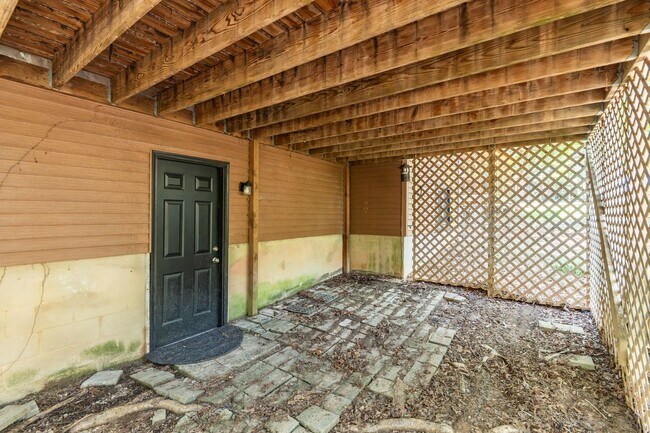 Building Photo - 2108 Mariner Cir