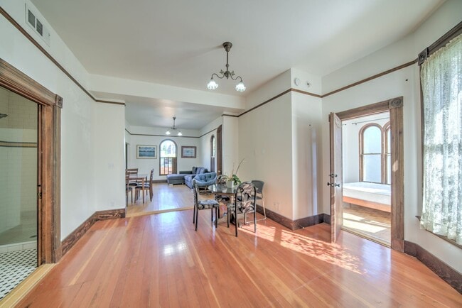 Building Photo - 2225 Blake St