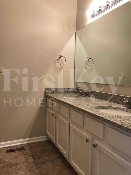 Building Photo - 5851 Tybalt Ln