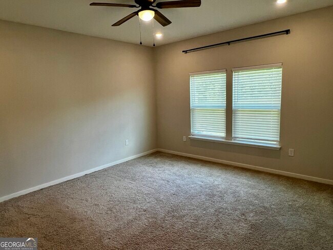 Building Photo - 204 Park View Ln