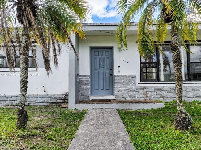 Building Photo - 1610 NW 9th Ct
