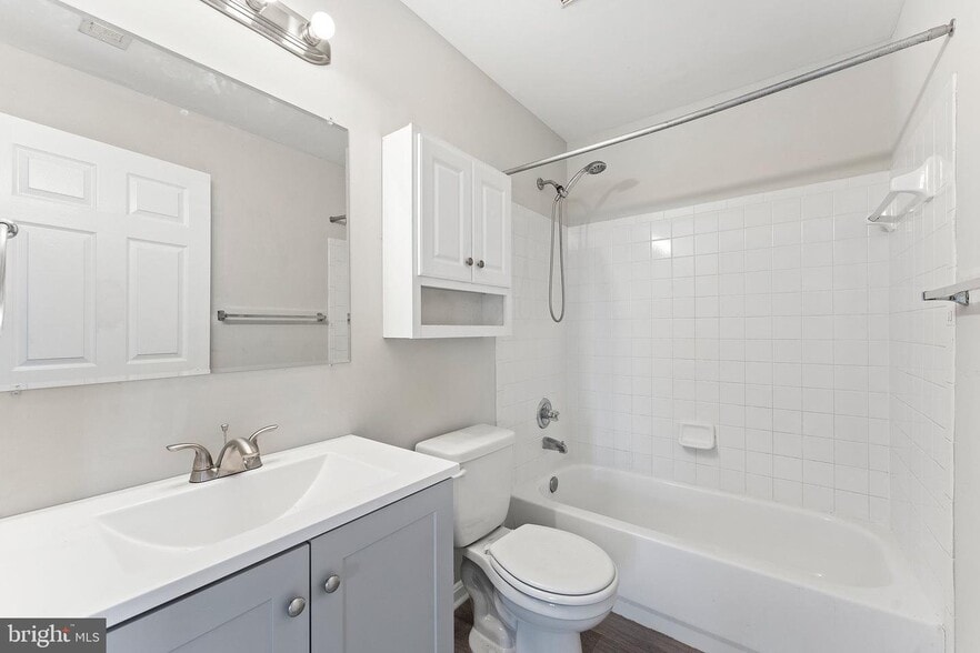 Building Photo - 1060 Gardenview Loop