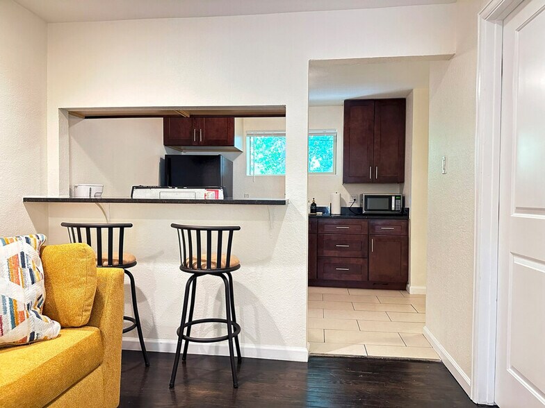 Building Photo - 1430 Pierce St