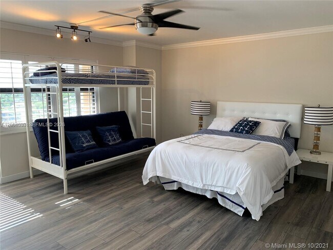 Building Photo - 4900 N Ocean Blvd