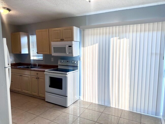 Building Photo - 9326 Sunrise Dr