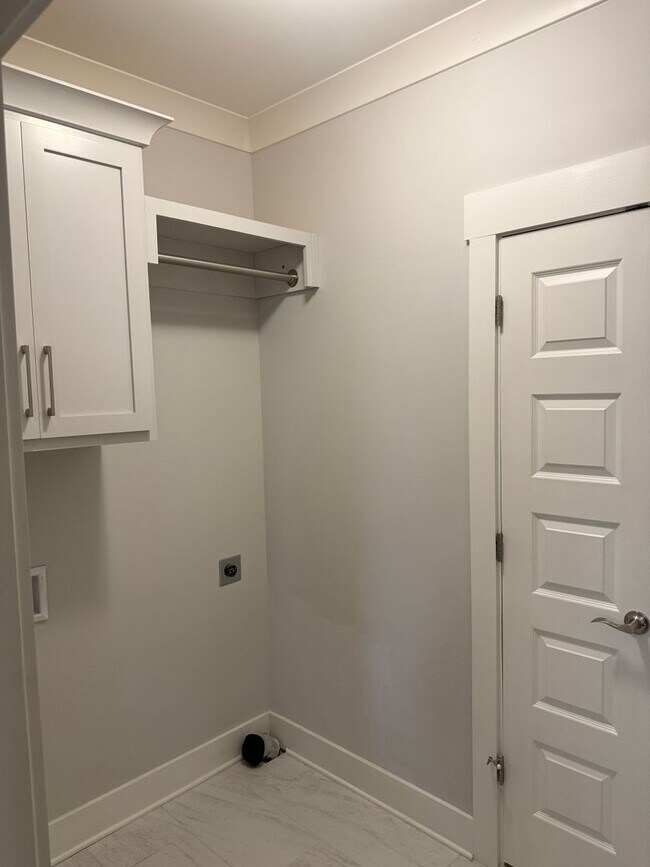 Building Photo - Ready to Rent in Barnsley Park