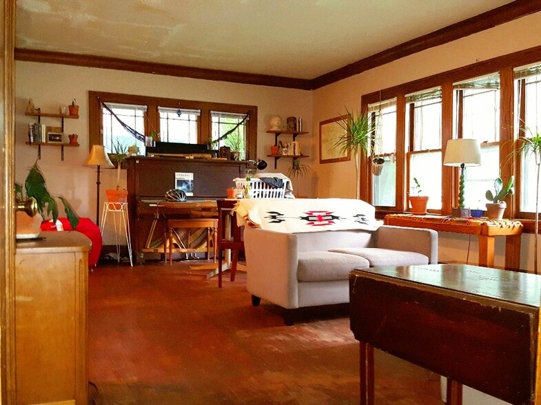 Building Photo - 920 18th Ave SE