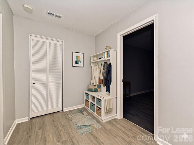 Building Photo - 633 Pennwood Ln