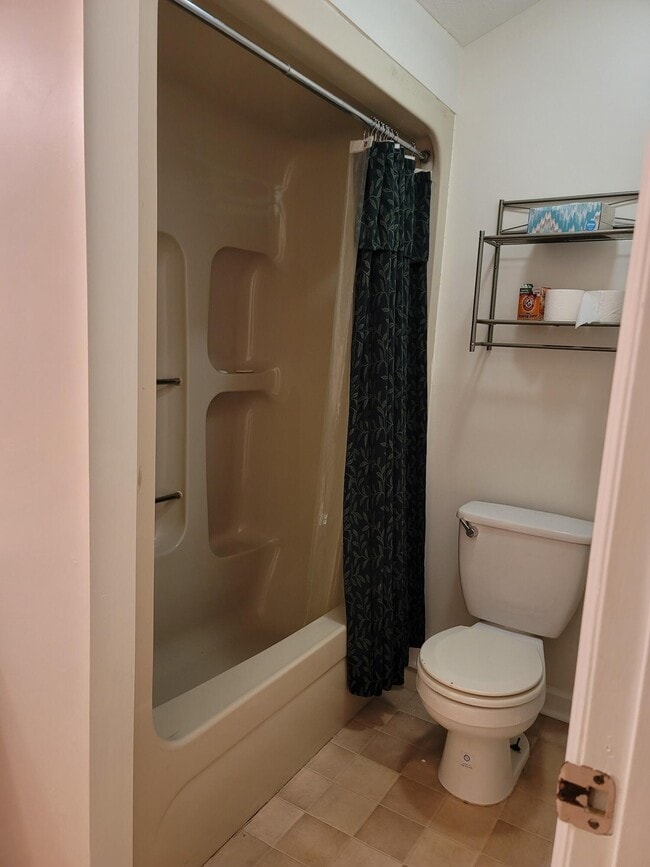 Building Photo - 331 Glenwood Dr