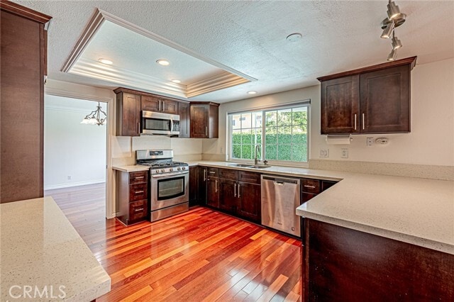 Building Photo - 670 S Oakhaven Ave