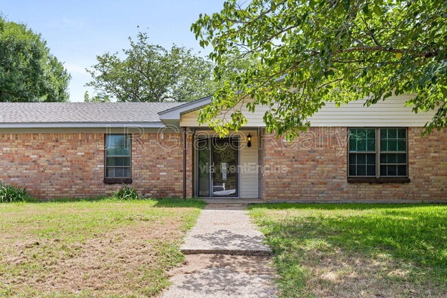 Building Photo - 429 Lindenwood Ln W