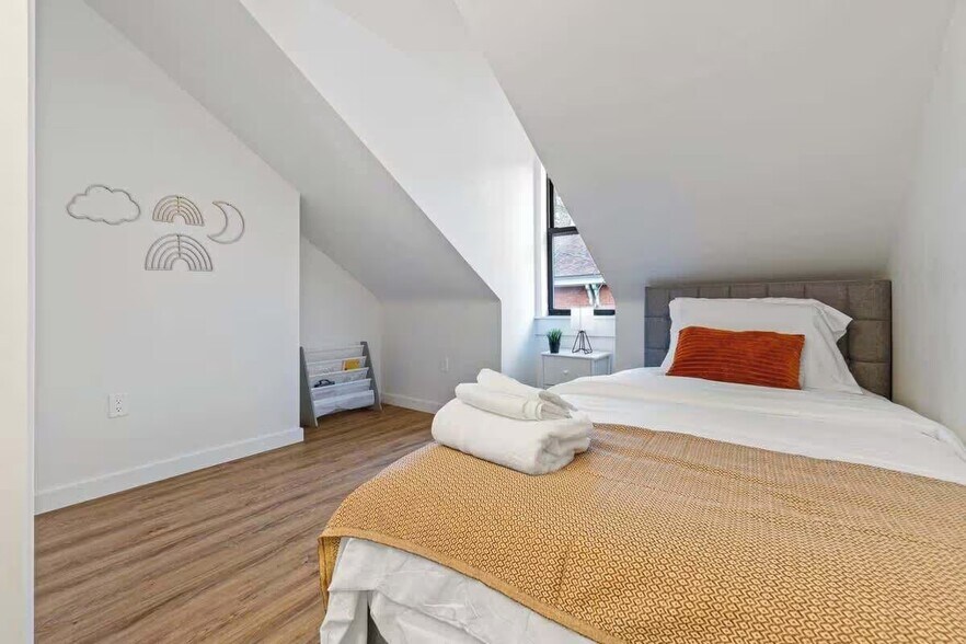 Bedroom 3 - 521 Alpine Ave