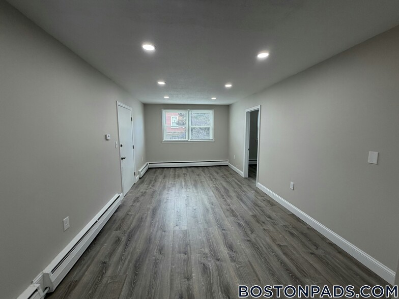 Building Photo - 24 Waugh St