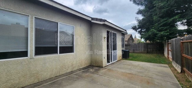 Building Photo - 3795 Swan Ave