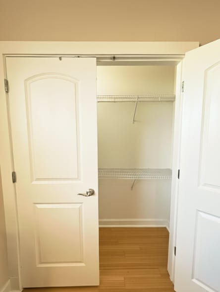 Building Photo - 13420 Lyndhurst St