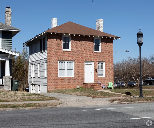 Building Photo - 900 W Market