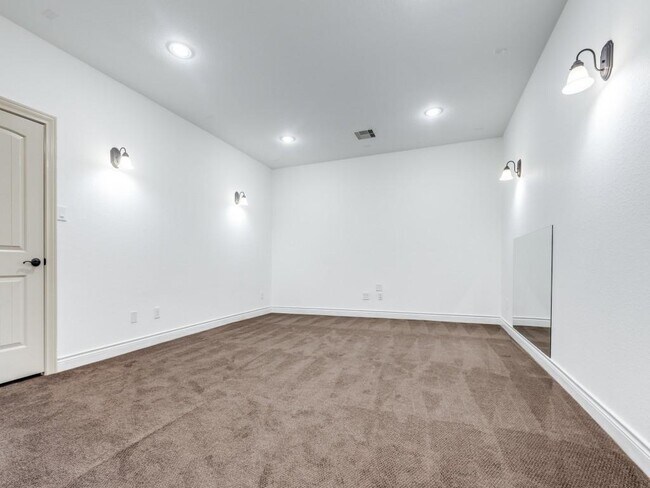 Building Photo - 18619 Duke Lake Dr