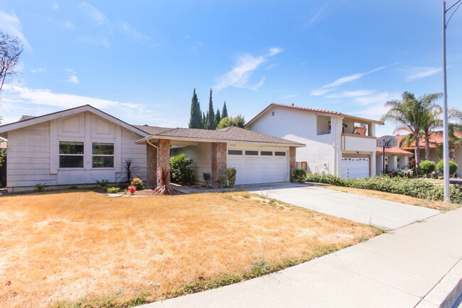 Building Photo - 3 bedroom 2 bath home on a corner Lot