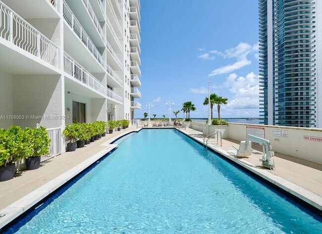 Building Photo - 1200 Brickell Bay Dr