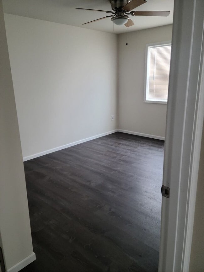 Building Photo - 3 Bedroom Duplex