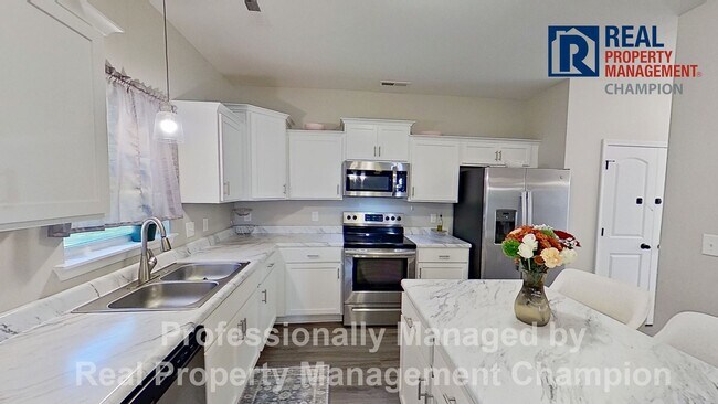 Building Photo - Spacious 3 BD/2.5 BA Home with Office Featuring Open Floorplan