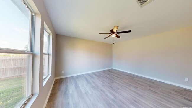 Building Photo - 145 S Willow Way