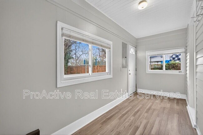 Building Photo - 108 Wright Ave