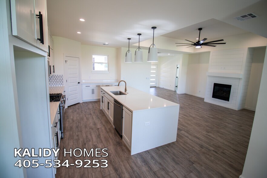 Building Photo - 17584 Salma Rd