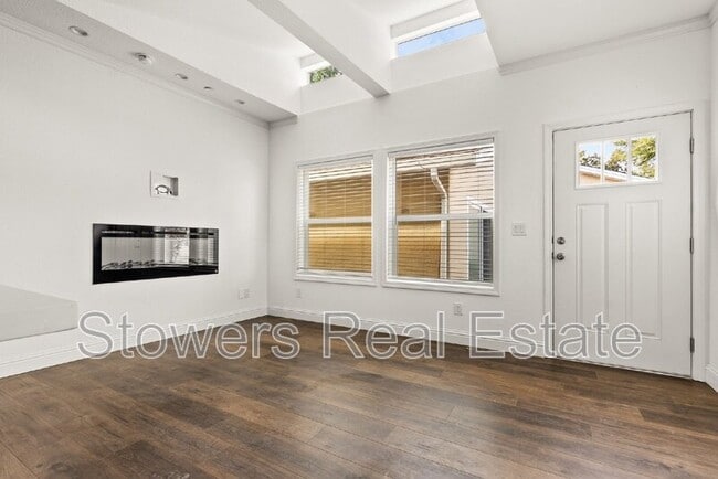 Building Photo - 144 Larkwood Cir
