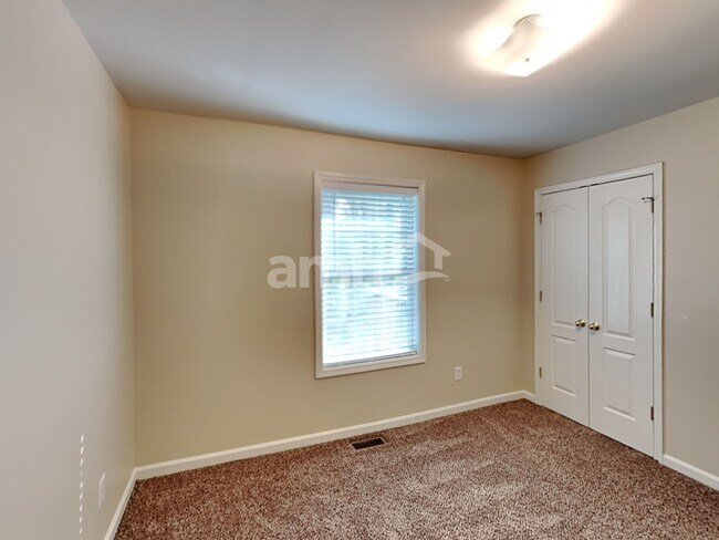 Building Photo - 47 Brookview Ln