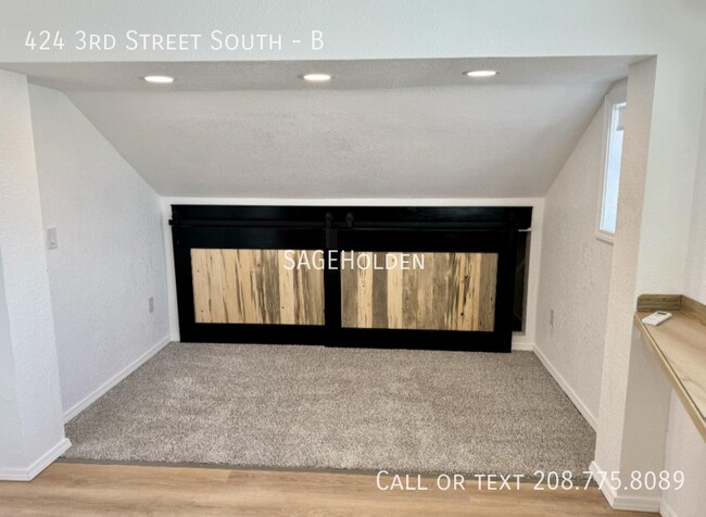 Building Photo - 424 3rd St S