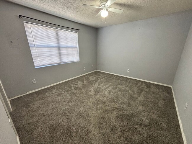 Building Photo - 1-bed, 1-bath apartment with washer and dryer provided