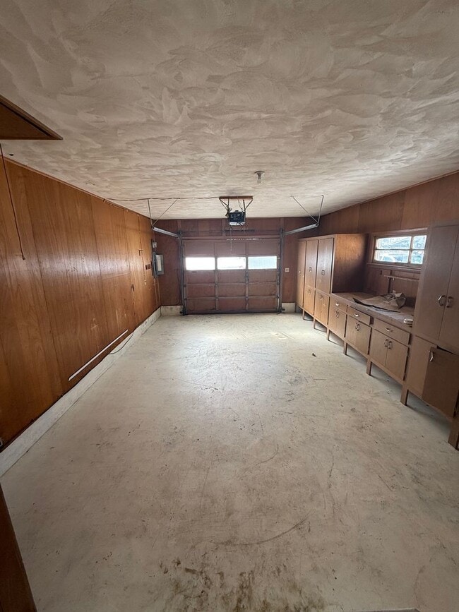 Building Photo - Available now 2 bedroom 2 bathroom 1 car garage fenced in backyard