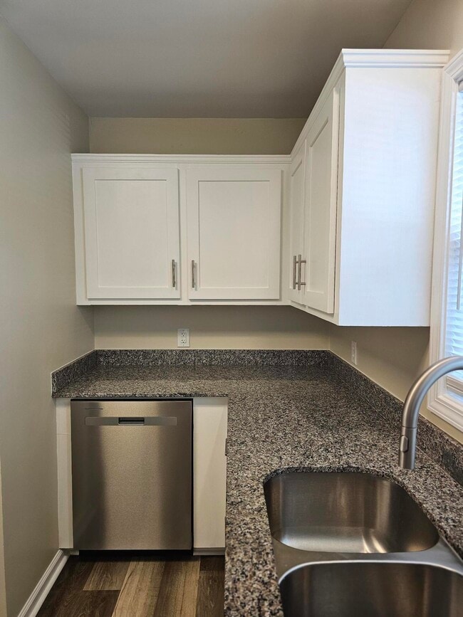 Building Photo - 5080 Seymour Rd