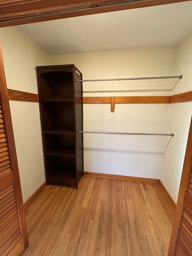 Building Photo - 3 bedroom, 3 bath house located in Park Forest