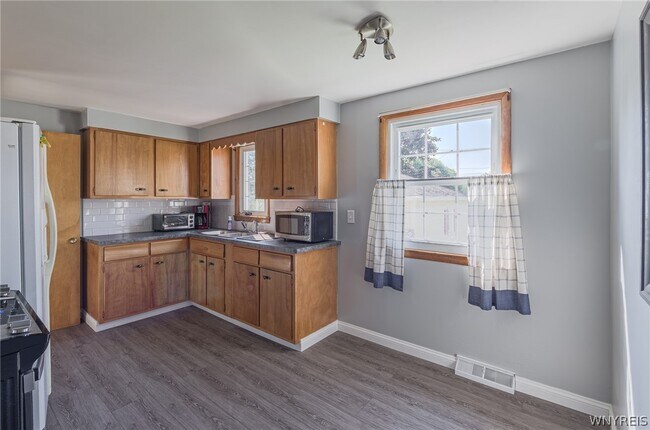 Building Photo - 279 Irvington Dr