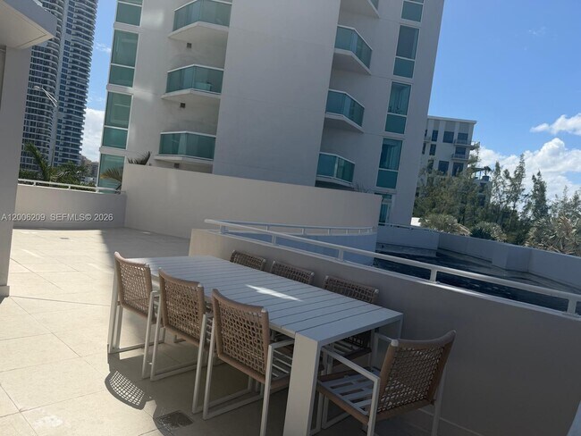 Building Photo - 19400 Turnberry Way