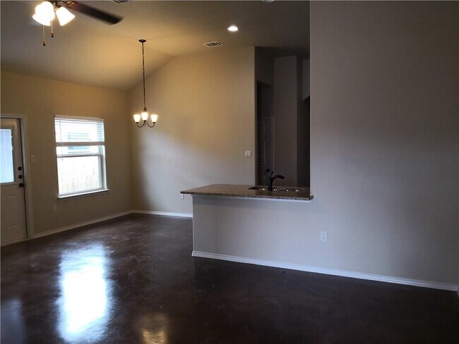 Building Photo - 233 Joanne Lp