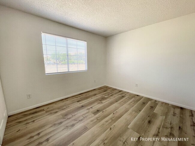 Building Photo - 2705 Jennydiane Dr