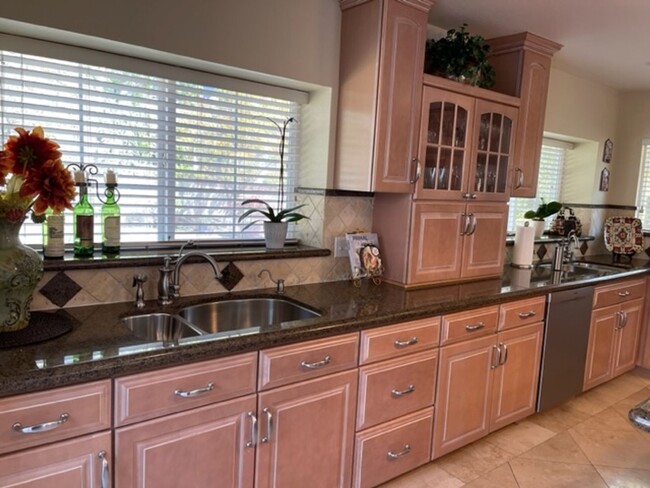 Building Photo - Gorgeous updated single level home in S.Wa...