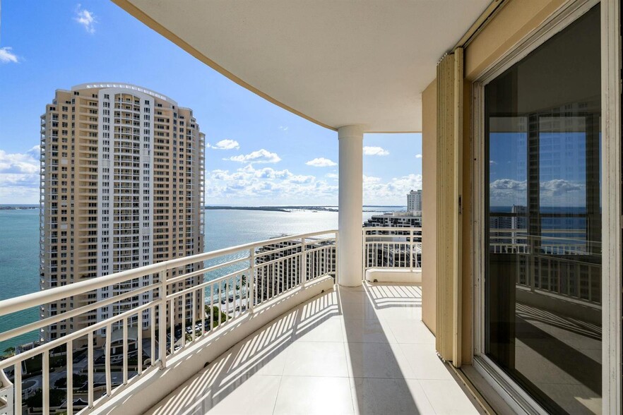 Building Photo - 888 Brickell Key Dr