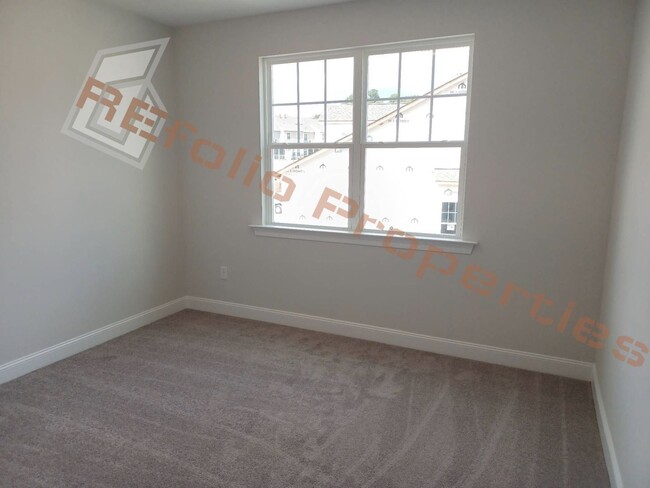 Building Photo - Gorgeous 3 Bedroom, 2.5 Bath,  1-Car Garag...