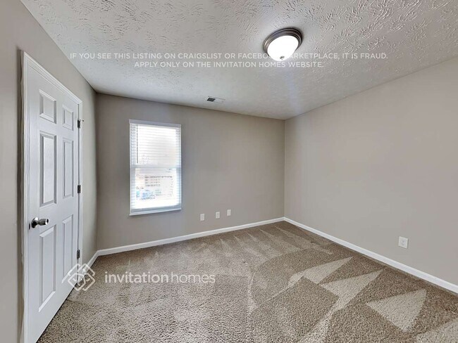 Building Photo - 495 Mountainview Dr