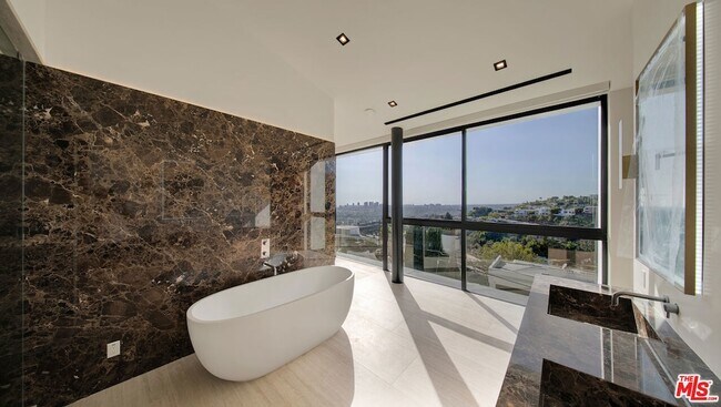 Building Photo - 8765 Hollywood Blvd