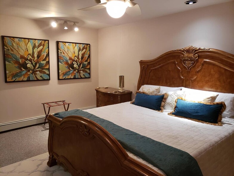 Building Photo - 261 Upper Ferry Rd