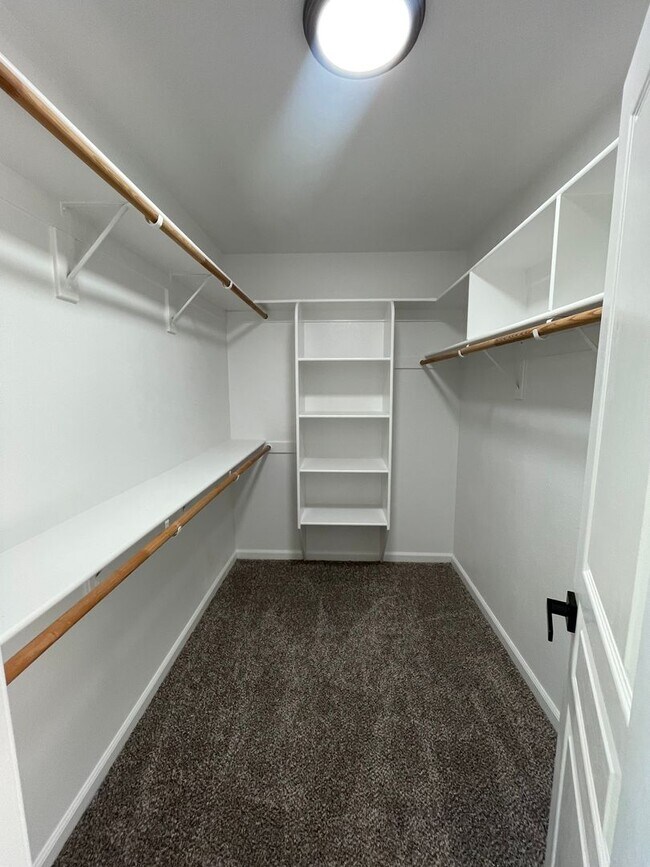 Building Photo - BEAUTIFUL 3 BEDROOM HOME FOR RENT