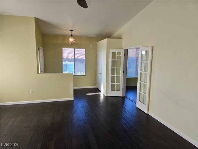 Building Photo - 2305 W Horizon Ridge Pkwy