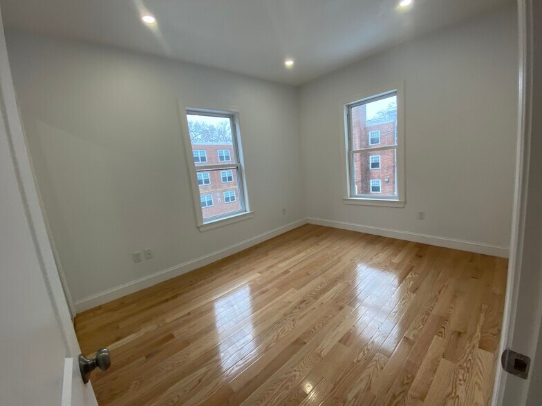 Building Photo - 141 Prospect St