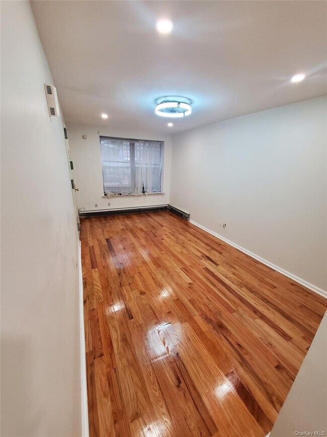 Building Photo - 130 W 132nd St